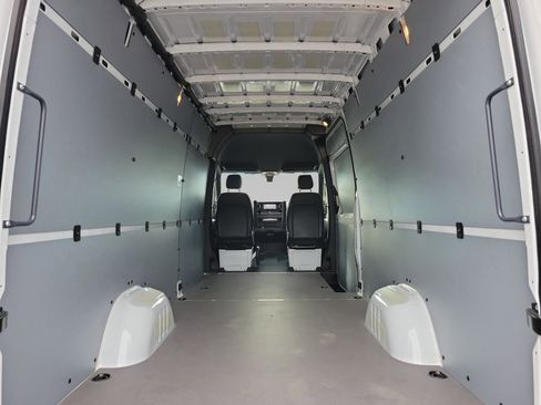 Used 2025 Mercedes-Benz Sprinter 2500 image 29