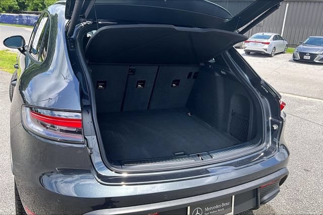 Used 2025 Porsche Macan AWD/4WD image 35