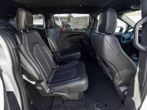 New 2026 Chrysler Pacifica Select image 27