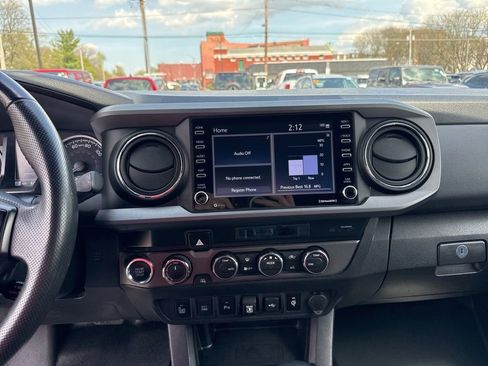 Used 2021 Toyota Tacoma TRD Off-Road w/ Technology Package AWD/4WD image 22
