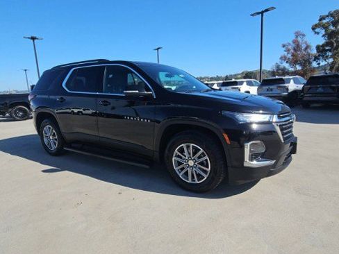 Used 2023 Chevrolet Traverse LT FWD image 2