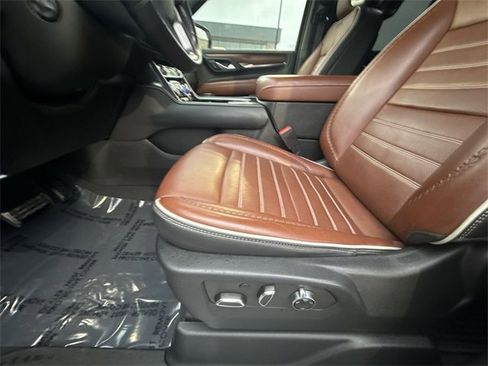 Used 2023 GMC Yukon Denali Ultimate image 12