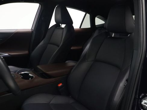 Certified 2023 Toyota Venza XLE AWD/4WD image 12