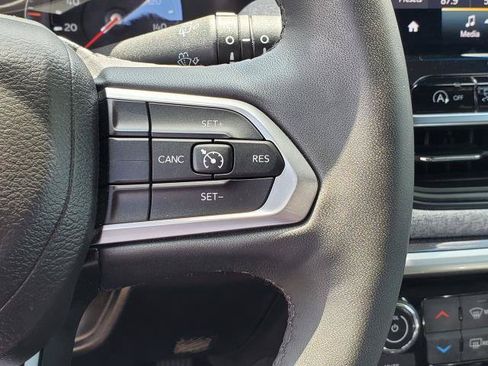 Used 2023 Jeep Compass Latitude w/ Sun and Sound Group AWD/4WD image 13