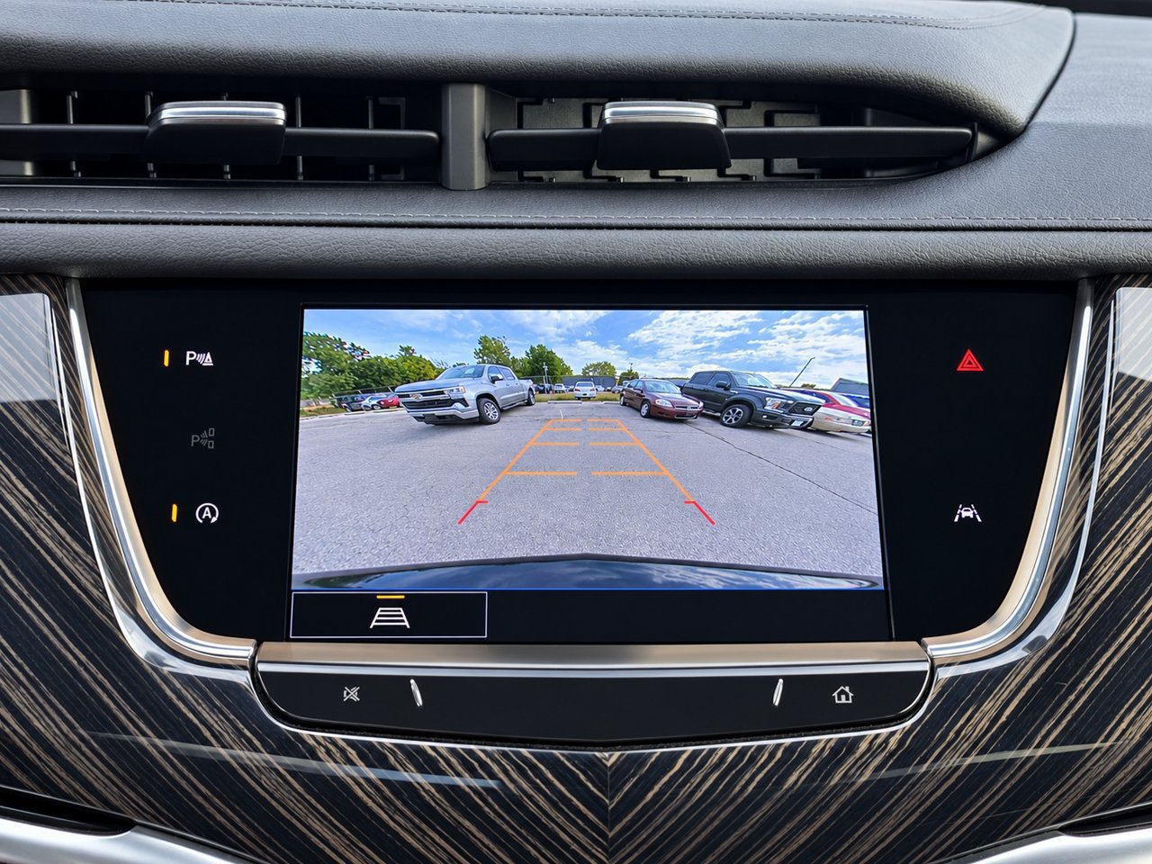 Certified 2024 Cadillac XT6 Premium Luxury FWD image 18