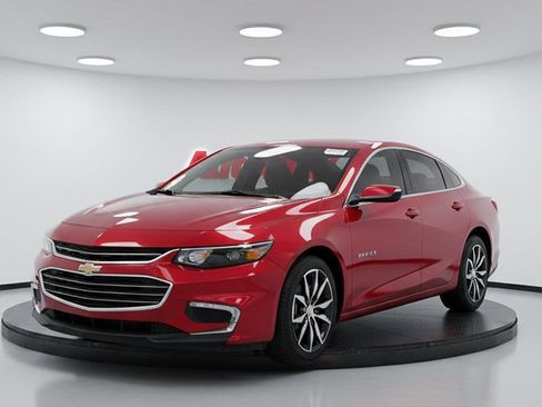 Used 2018 Chevrolet Malibu LT w/ Driver Confidence Package image 2