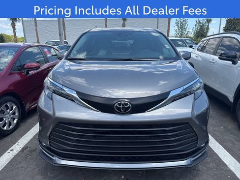 New 2026 Toyota Sienna XLE FWD image 2