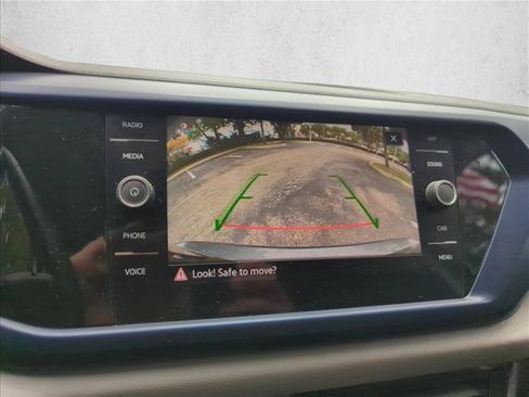 Used 2023 Volkswagen Taos SE FWD image 10