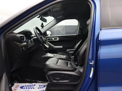 Used 2023 Ford Explorer XLT w/ Equipment Group 202A AWD/4WD image 14