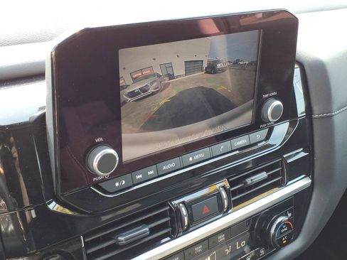 Used 2025 Nissan Pathfinder SV AWD/4WD image 25
