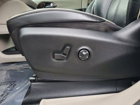 Used 2022 Chrysler Pacifica Limited FWD image 5