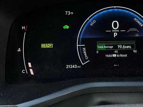 Used 2025 Toyota Camry SE image 38