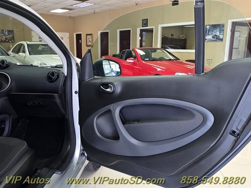 Used 2018 smart fortwo electric drive RWD image 10