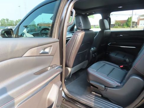 Used 2025 Chevrolet Traverse Z71 w/ Enhanced Driving Package AWD/4WD image 20