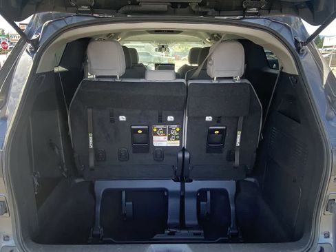 Used 2025 Toyota Sienna LE FWD image 23