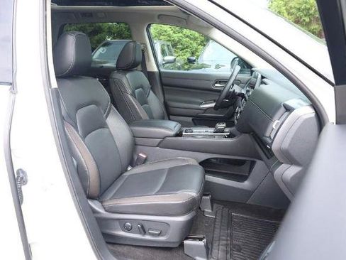 Certified 2024 Nissan Pathfinder SL w/ SL Premium Package AWD/4WD image 32