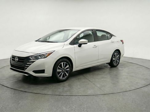 Used 2025 Nissan Versa SV FWD image 3