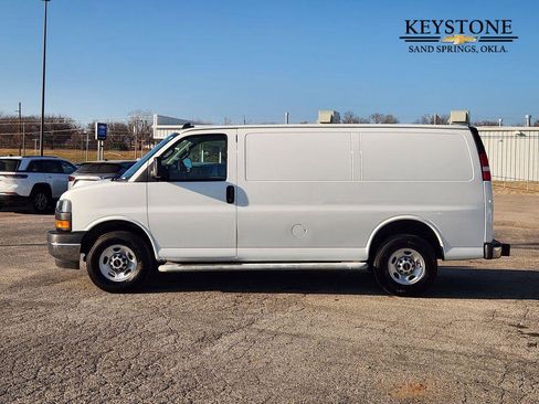 Used 2024 GMC Savana 2500 w/ Driver Convenience Package image 4