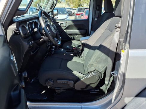 Used 2018 Jeep Wrangler Sport image 15