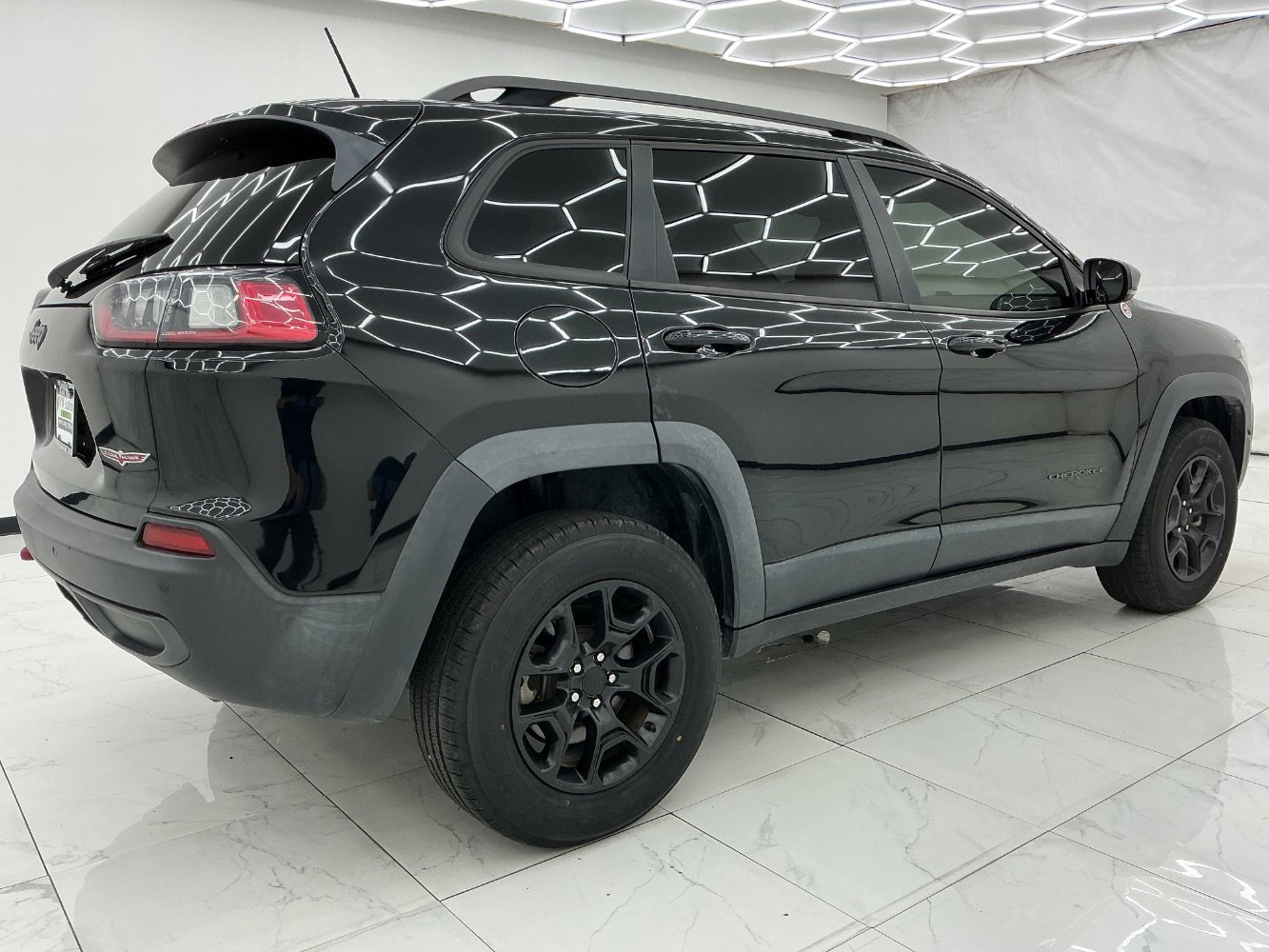 Used 2021 Jeep Cherokee Trailhawk w/ Premium Leather Package AWD/4WD image 11