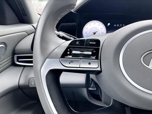 Used 2025 Hyundai Elantra SEL image 23