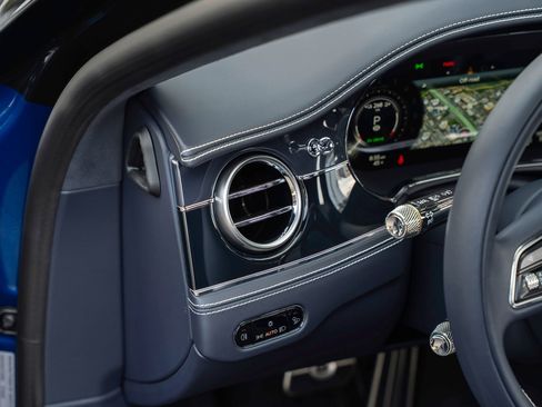 Certified 2026 Bentley Flying Spur Plug-In Hybrid AWD/4WD image 25