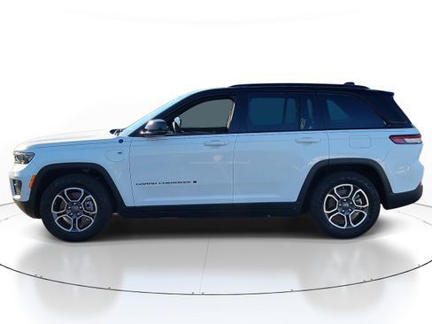 Used 2024 Jeep Grand Cherokee Trailhawk w/ Advanced Protech Group II image 3
