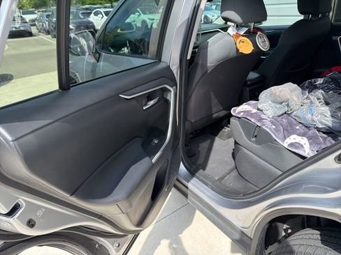 Used 2022 Toyota RAV4 XLE AWD/4WD image 22