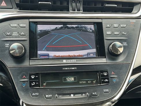 Used 2014 Toyota Avalon Limited image 12