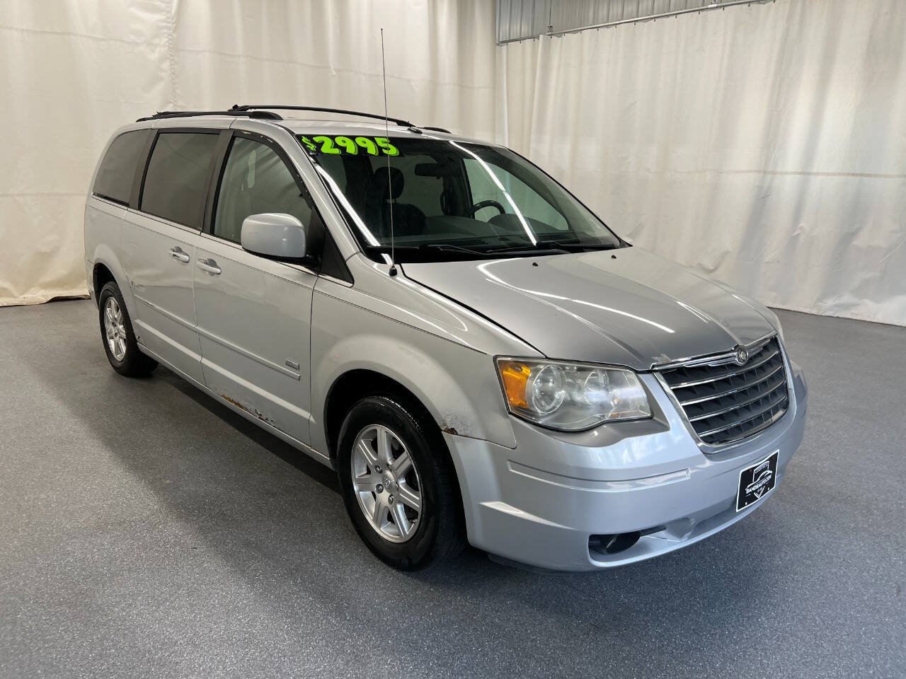 Used 2008 Chrysler Town & Country Touring FWD image 3