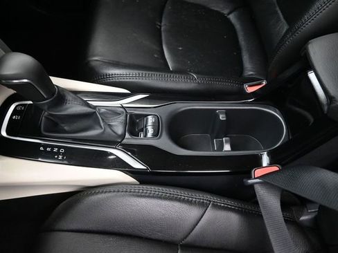 Used 2024 Toyota Corolla Cross XLE w/ Convenience Package image 21