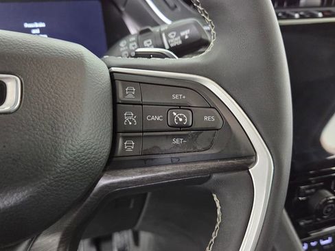 Used 2023 Jeep Grand Cherokee Limited w/ Black Appearance Package image 18