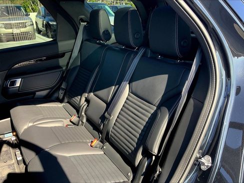 New 2025 Land Rover Discovery S image 15