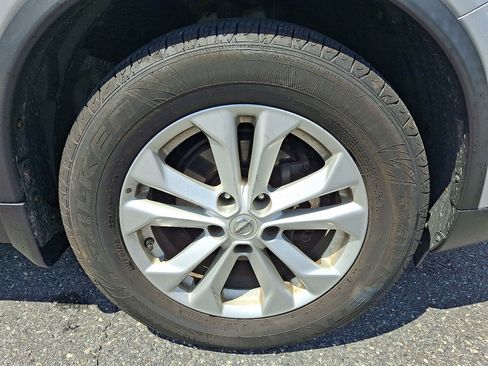 Used 2016 Nissan Rogue SV AWD/4WD image 9