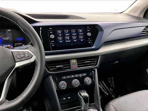 Used 2023 Volkswagen Taos SE w/ Panoramic Sunroof Package FWD image 7