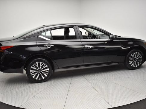Used 2024 Nissan Altima 2.5 SV AWD/4WD image 4