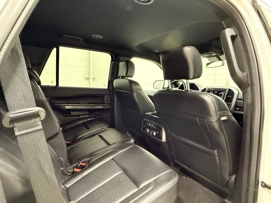 Used 2019 Ford Expedition XLT w/ Equipment Group 202A AWD/4WD image 47