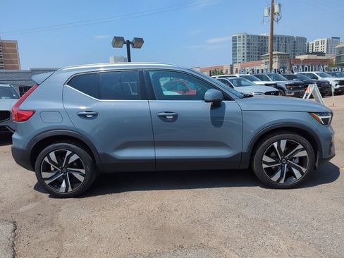 Used 2023 Volvo XC40 B5 Ultimate w/ Protection Package Premier AWD/4WD image 8