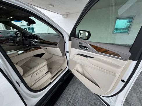 Used 2022 Cadillac Escalade Sport Platinum w/ Heavy-Duty Trailer Package image 16