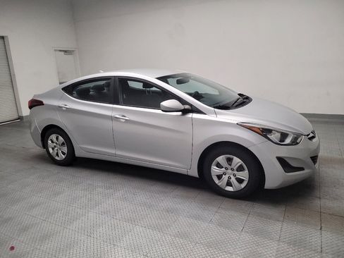 Used 2016 Hyundai Elantra SE FWD image 11