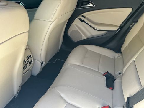 Used 2019 Mercedes-Benz GLA 250 image 11