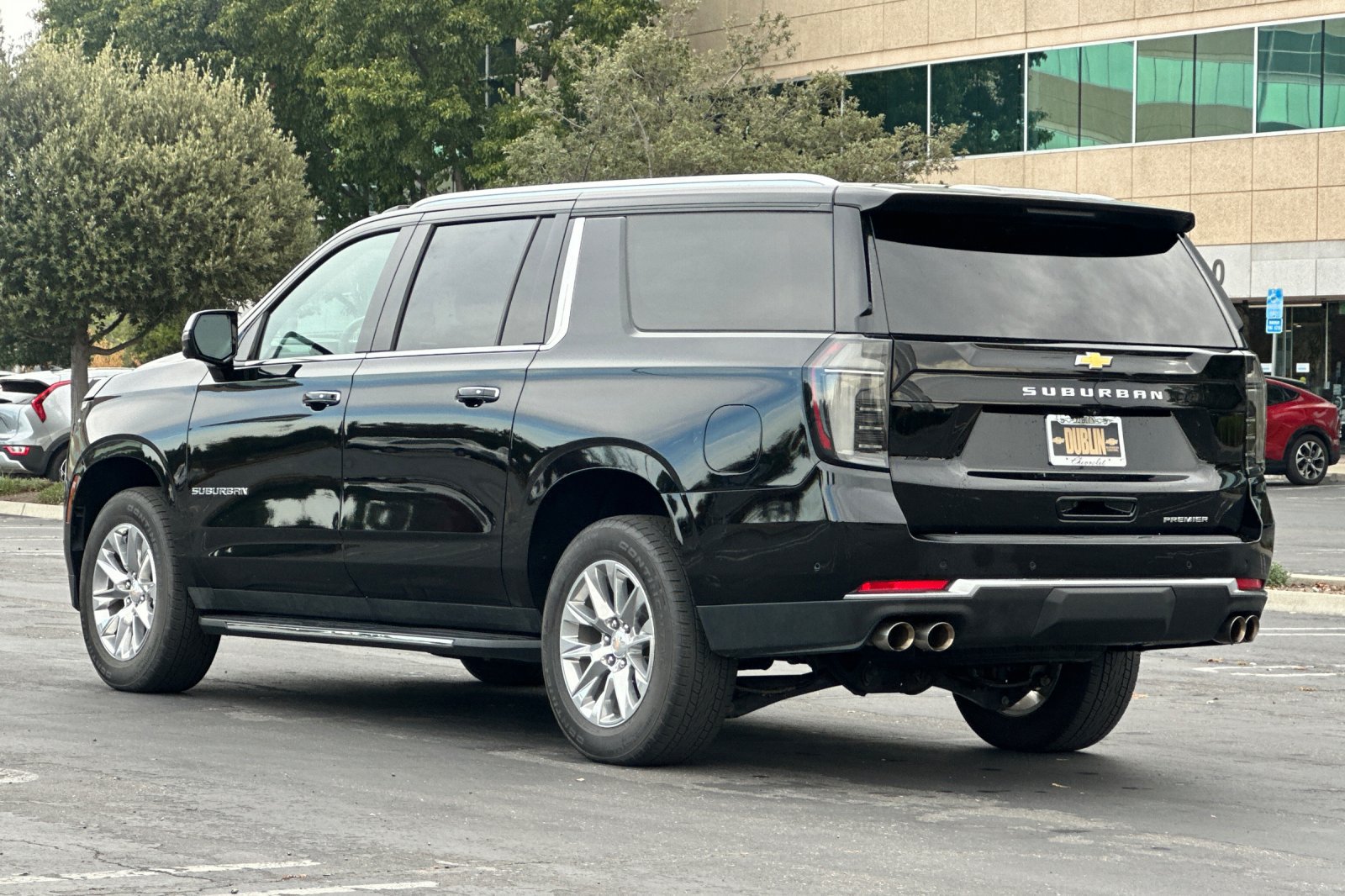 Used 2026 Chevrolet Suburban Premier AWD/4WD image 6