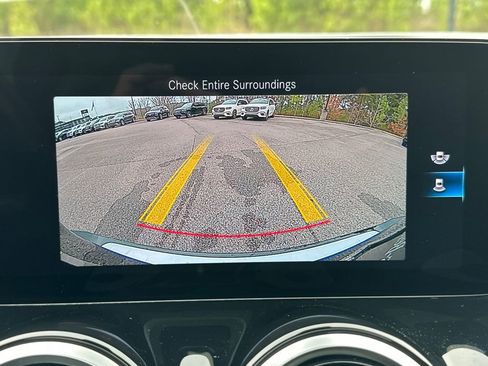 Used 2023 Mercedes-Benz GLB 250 4MATIC image 8