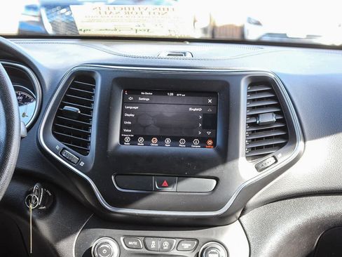 Used 2019 Jeep Cherokee Latitude w/ Popular Appearance Group image 19