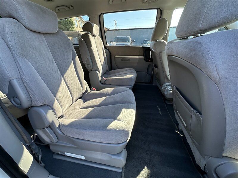 Used 2008 Hyundai Entourage GLS FWD image 17
