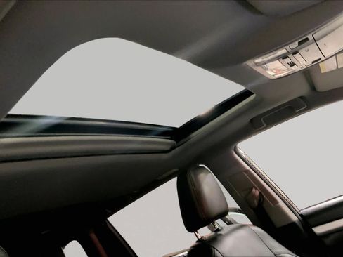 Used 2018 Toyota Highlander XLE AWD/4WD image 14