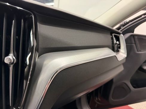 Used 2019 Volvo XC60 T5 Momentum w/ Multimedia Package AWD/4WD image 42