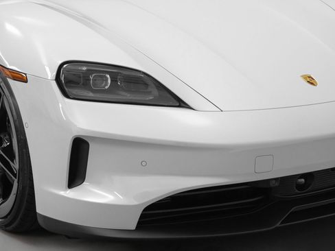 New 2025 Porsche Taycan image 17