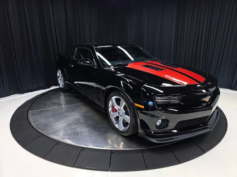 Used 2010 Chevrolet Camaro SS w/ Orange Stripe Package RWD image 7