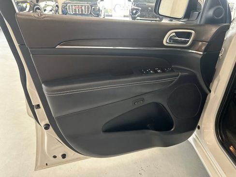 Used 2014 Jeep Grand Cherokee Overland AWD/4WD image 27